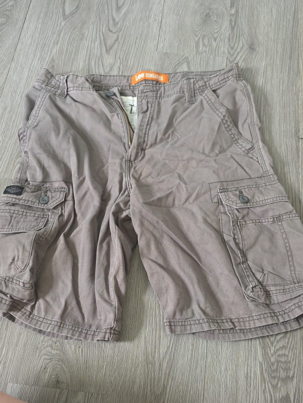 104 - Lee Men’s Cargo Shorts in Taupe